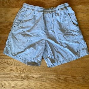 light grey columbia pfg shorts men’s M 6”